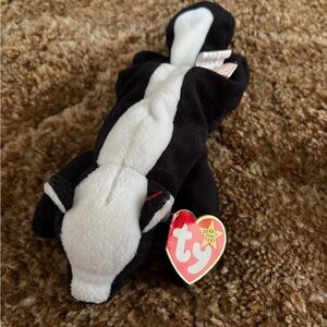 Ty Beanie Baby Stinky the Skunk
